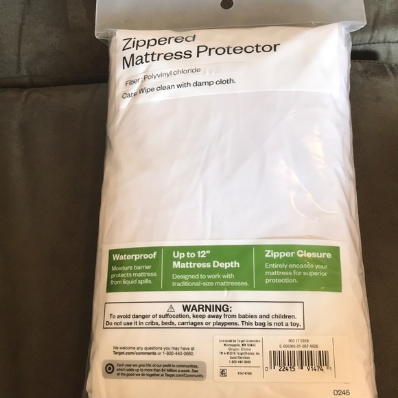 Queen Zippered Mattress Protector New - Picture 3 of 3